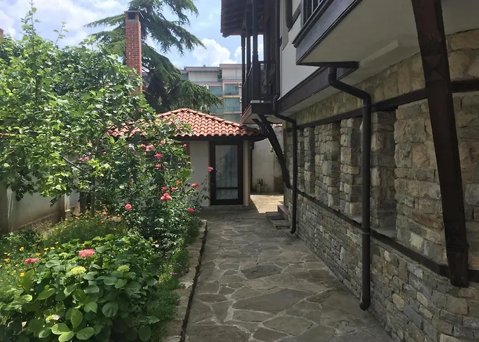 Katya Къща за гости 4*